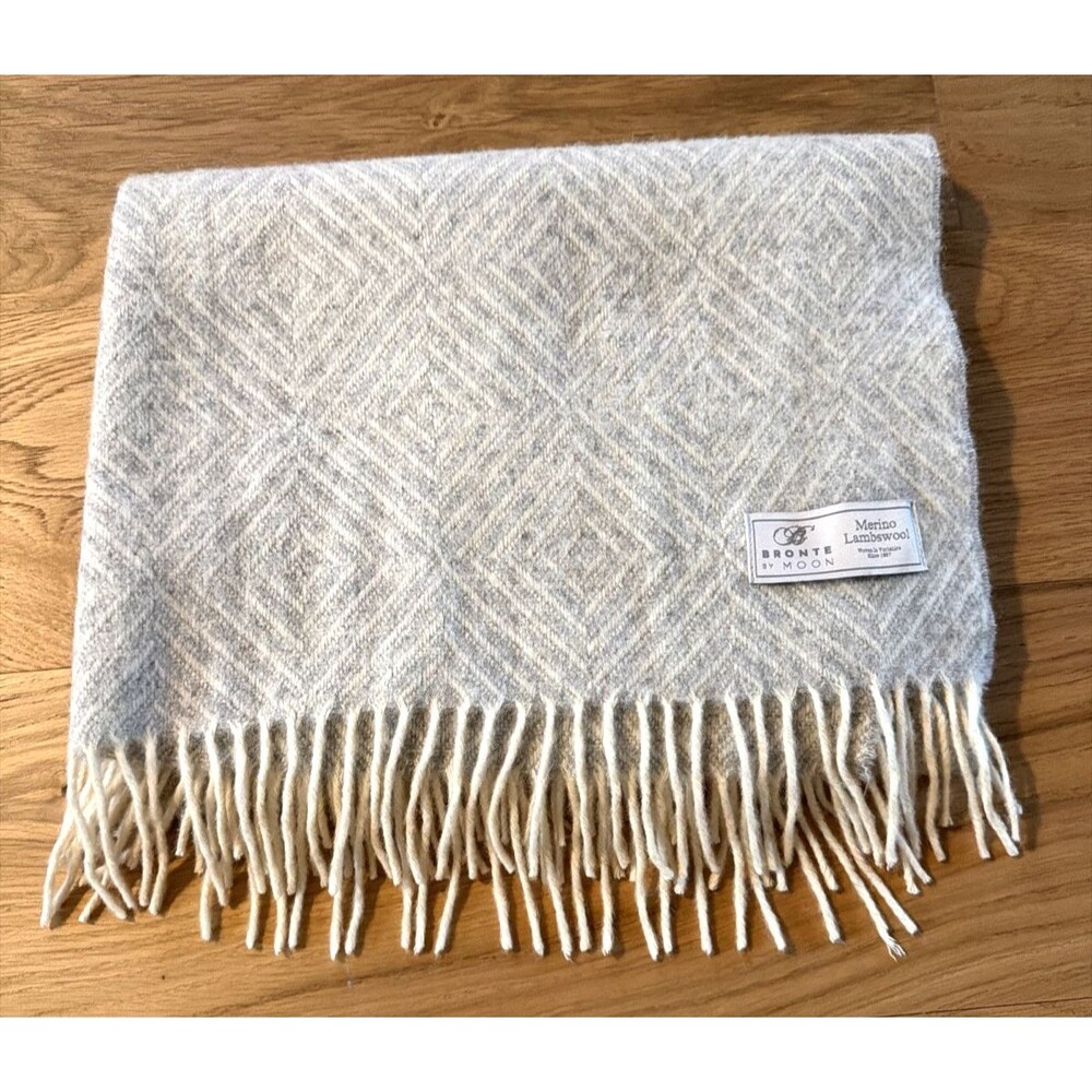 Bronte By Moon 100% Merino Lambswool Scarf Gray Cream Woven Yorkshire Woolmark
